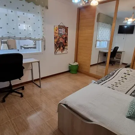 Beautiful Apartment With Terrace In Vila Apartmán Vilagarcia de Arousa