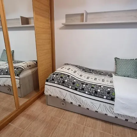 Beautiful Apartment With Terrace In Vila Apartmán